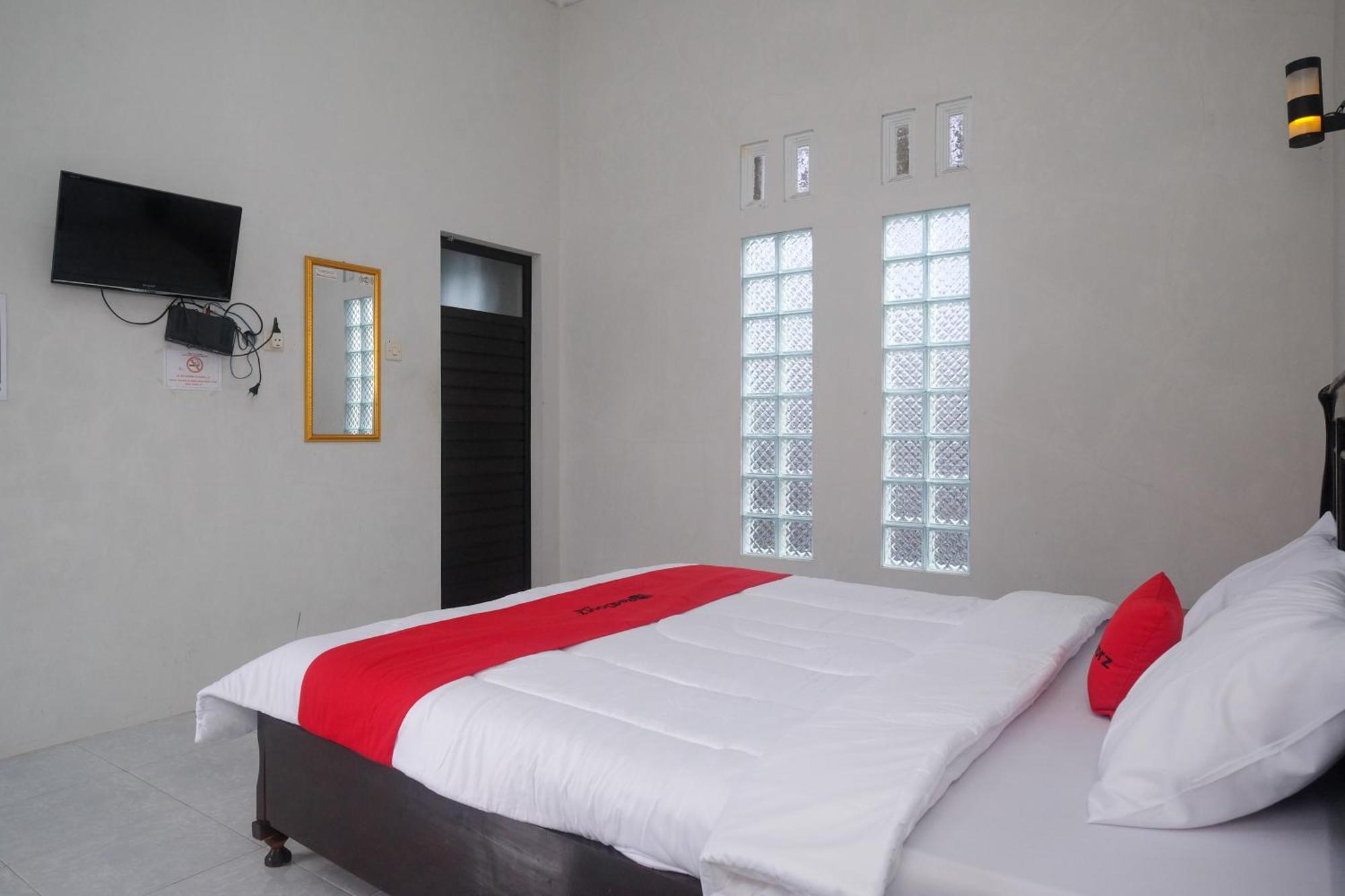 Reddoorz At Jalan Dieng 3 Вонособо Екстериор снимка