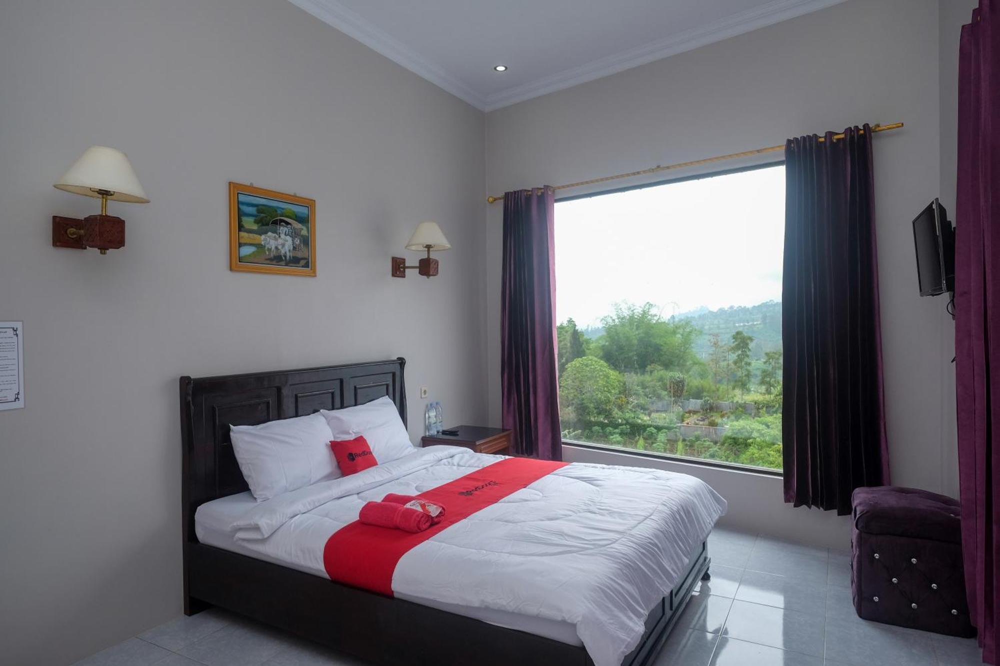 Reddoorz At Jalan Dieng 3 Вонособо Екстериор снимка