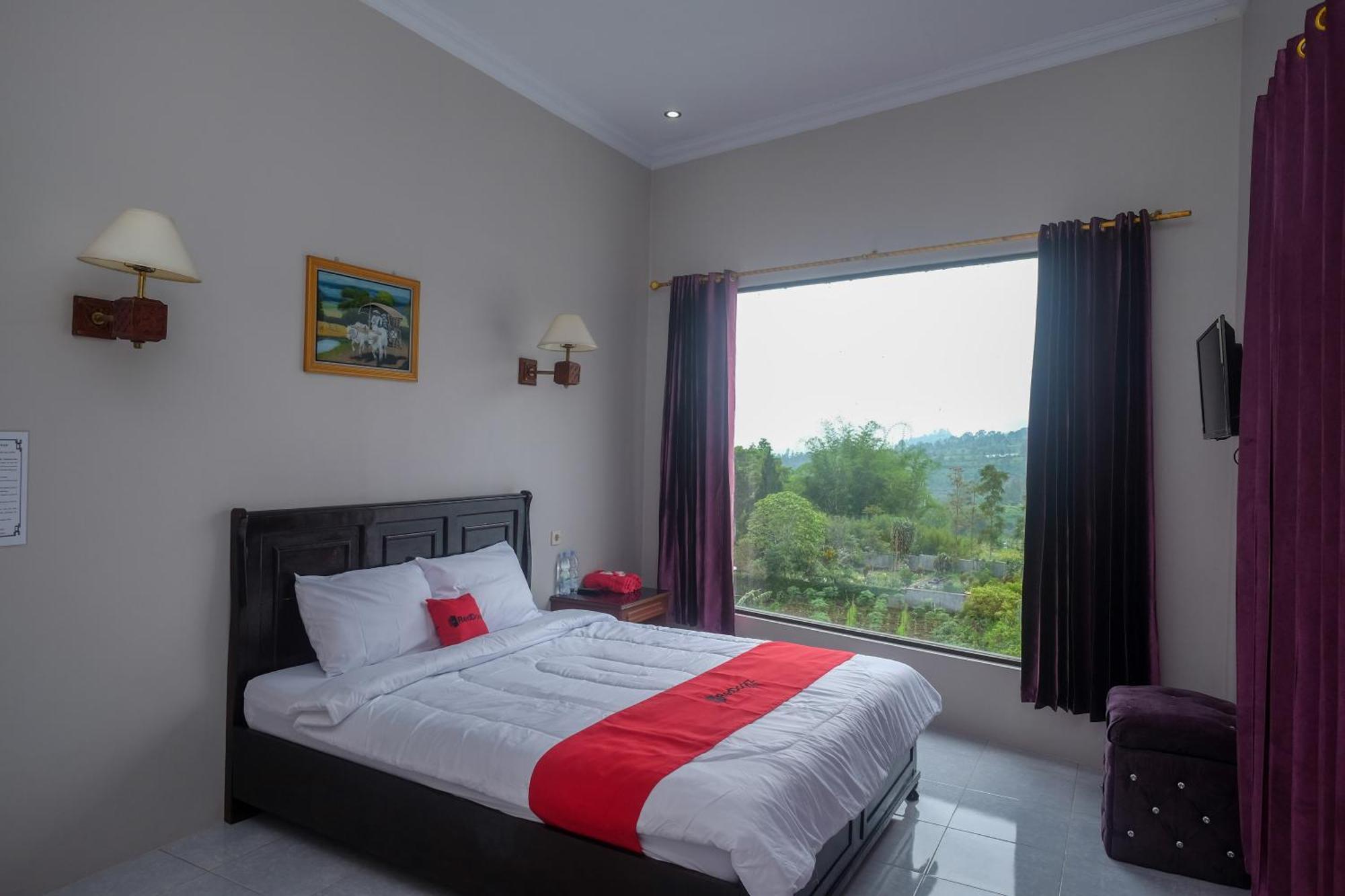 Reddoorz At Jalan Dieng 3 Вонособо Екстериор снимка